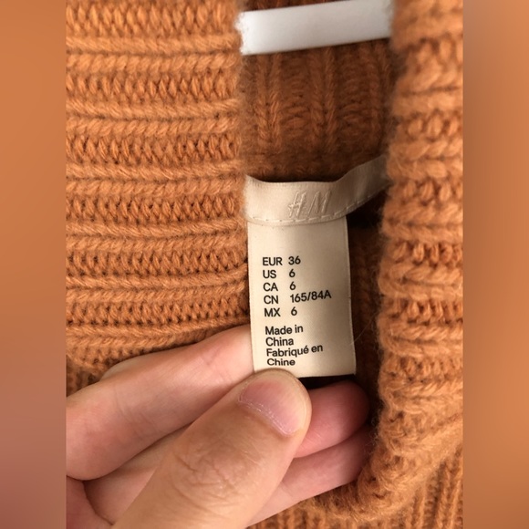 H&M Cropped Knit Mock-Neck Sweater - Picture 5 of 5